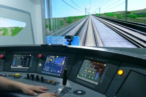 想當(dāng)火車司機(jī)？中專學(xué)歷也能報(bào)名！穩(wěn)定高薪 + 鐵飯碗！