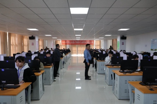 石家莊冀聯(lián)醫(yī)學中專學?？诒趺礃?></a>
                    </dd>
                    <dt class=